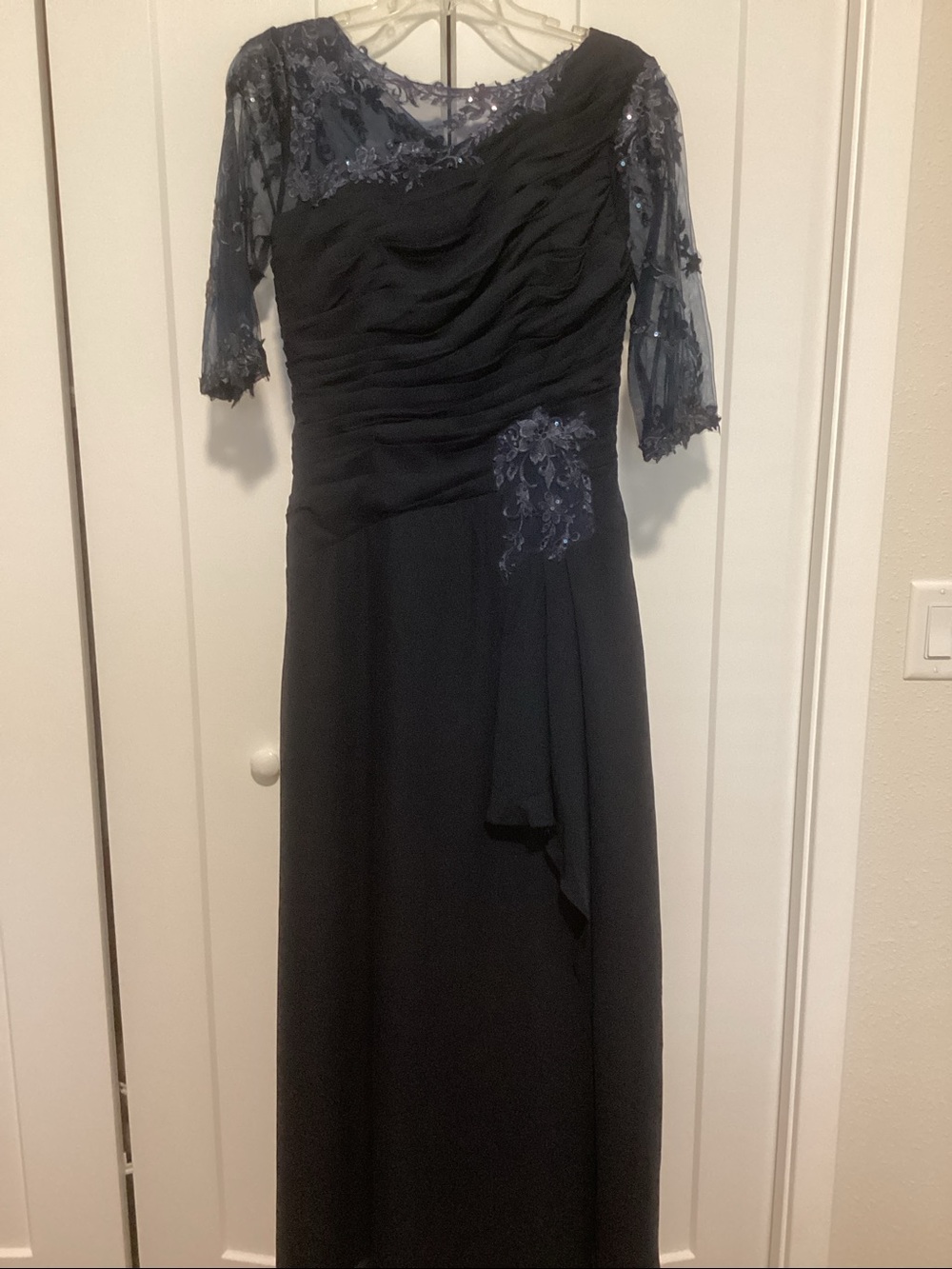 Elegant Navy Lace Sleeve Evening Dress